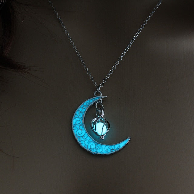 2019 New Hot Moon Glowing Necklace